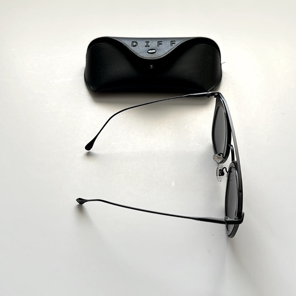 DIFF Sunglasses | Zoey Polarized Sunglasses BK-GR14P - Picture 3 of 6
